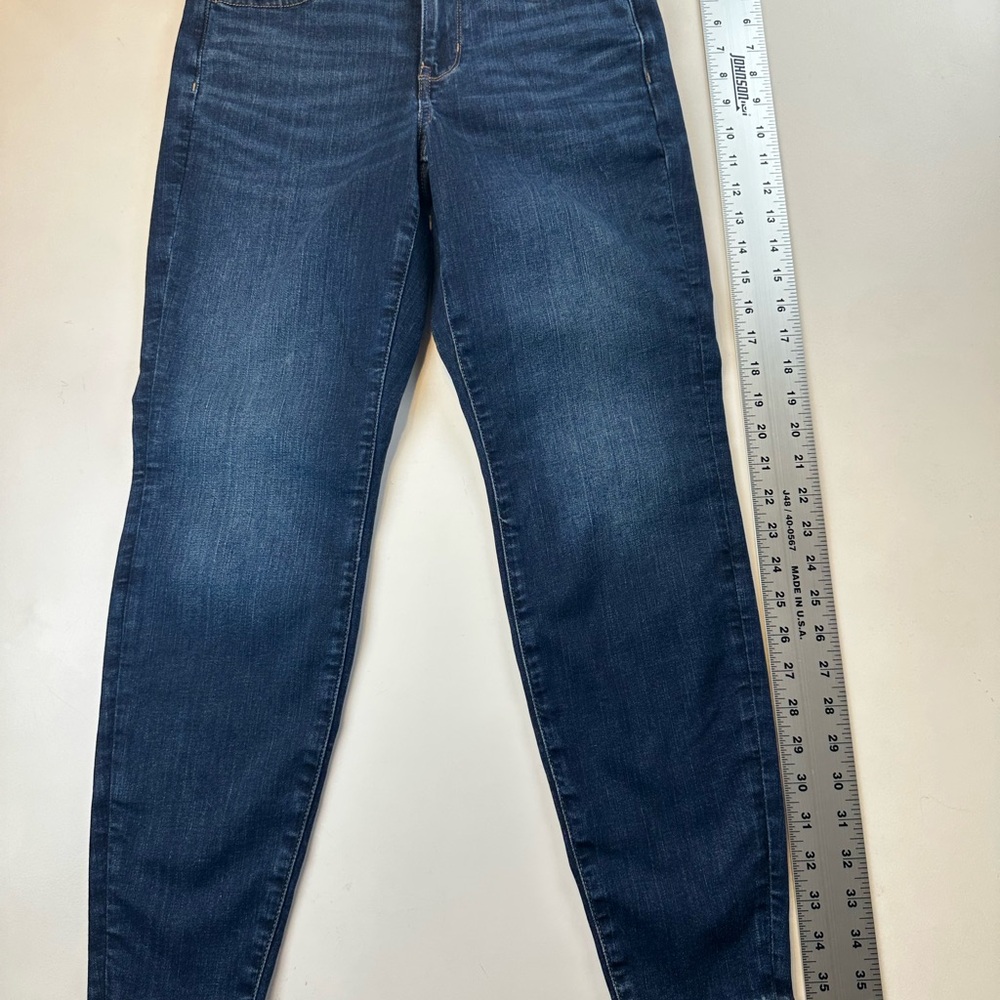 American Eagle Outfitters Dark: Curvy Highrise Jeans